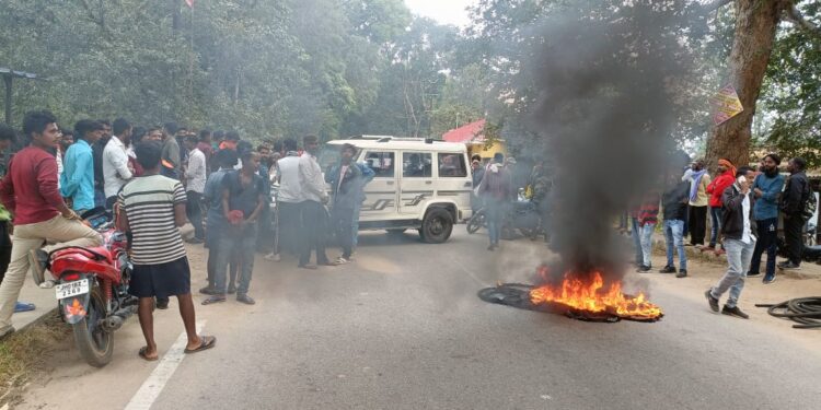 रांची : मांडर थाना क्षेत्र के मुड़मा गांव में मंदिर में तोड़फोड़