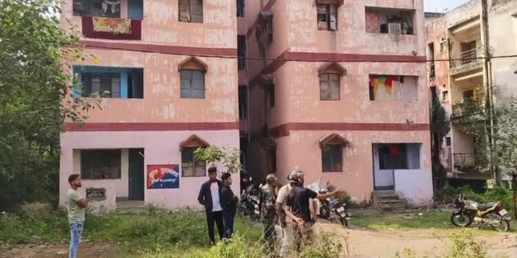 गोलमुरी पुलिस लाइन में कांस्टेबल चौथी तल्ला से कूद किया आत्महत्या
