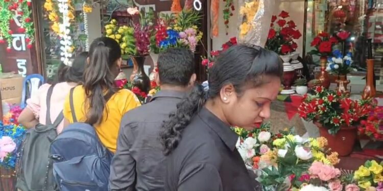 धनबाद में धनतेरस की बाजार, पूरे दिन होती रही खरीबरी