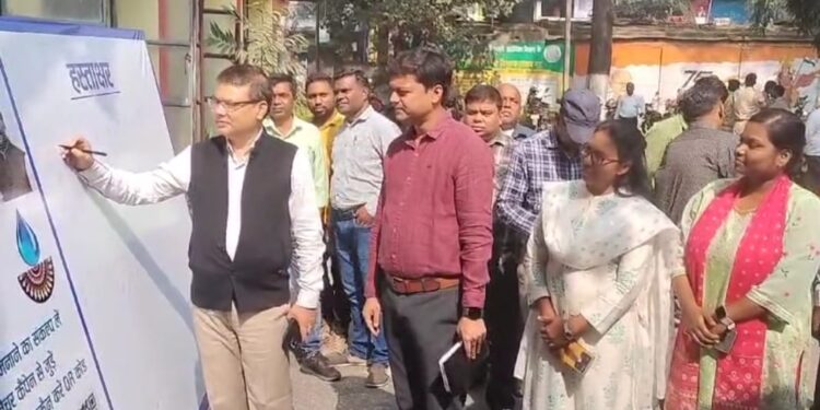 धनबाद नगर निगम का दीपावली में प्रदूषण नही फैलाने की अपील, चलाया हस्ताक्षर अभियान