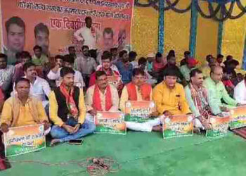 भाजपा युवा मोर्चा ने उपायुक्त कार्यालय के समक्ष दिया धरना