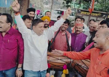 तीन राज्यों मे भाजपा के प्रचंड जीत की खुशी, जमशेदपुर मे भी जिला भाजपा ने जीत की खुशी ढ़ोल नगाड़े और आतिशबाज़ी कर मनाई