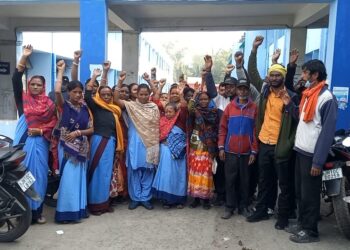 एसएनएमएमसीएच में वेतन बढ़ोतरी को लेकर सफाई कर्मियों का हड़ताल