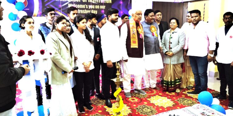 जेपी ग्रुप ऑफ़ इंस्टिट्यूशन ने मनाया फ्रेशर डे अनुशासित जीवन व कड़ी मेहनत से मिलती है सफलता : सांसद