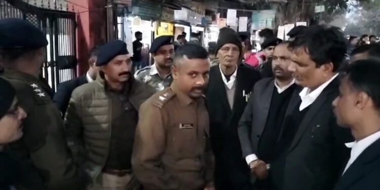 हाई कोर्ट के निर्देश पर SSP ने किया धनबाद कोर्ट परिसर का निरक्षण