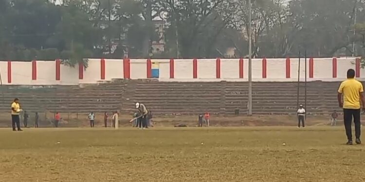 किंग्स वॉरिअर और 99 ग्रुप की टीम मीडिया कप क्रिकेट के सेमीफाइनल में