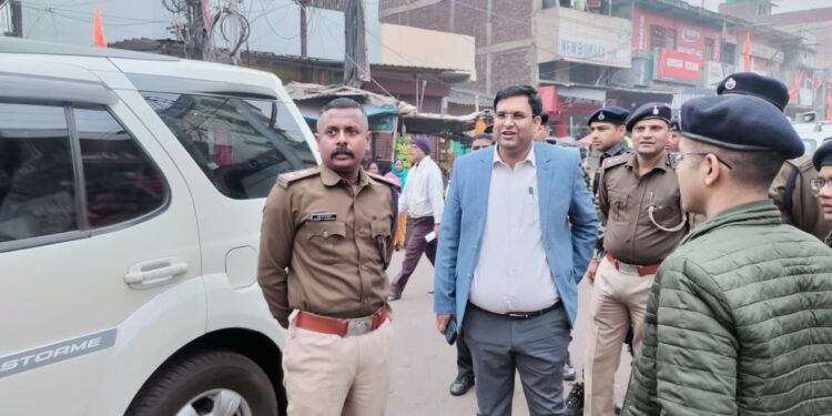 ईडी द्वारा हेमंत सोरेन को हिरासत में लिए जाने के बाद विधि व्यवस्था के मद्देनजर उपायुक्त एवं एसएसपी ने विभिन्न चौक-चौराहों समेत कई क्षेत्रों का लिया जायजा