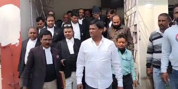 महिला नेत्री से दुष्कर्म का प्रयास मामले में कोर्ट ने ढुल्लू महतो को किया रिहा