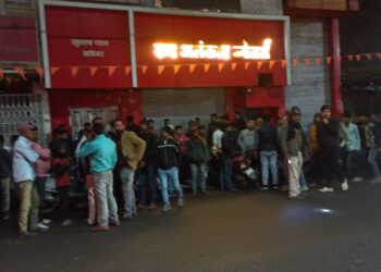 गढ़वा के अलंकार ज्वेलर्स में लाखो की लूट, वायसाइयो में आक्रोश
