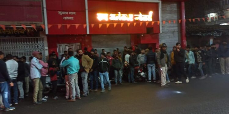 गढ़वा के अलंकार ज्वेलर्स में लाखो की लूट, वायसाइयो में आक्रोश