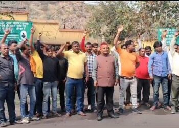 राम अवतार आउट सोसिंग कंपनी पर मजदूरों ने लगाया शोसन का आरोप