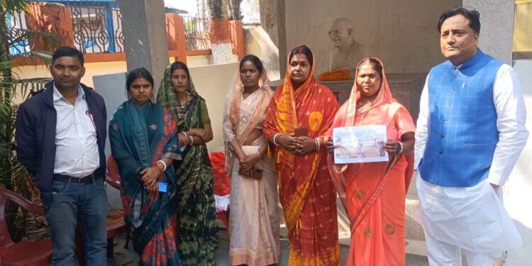 विधायक ढुल्लू महतो पर रैयती जमीन कब्जा करने का लगाया गया आरोप