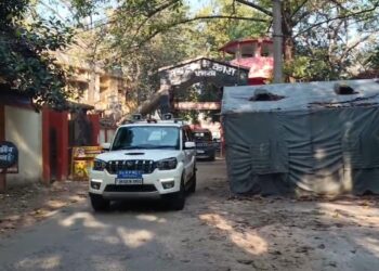 उपायुक्त के निर्देश पर मंडल कारा में अहले सुबह छापेमारी