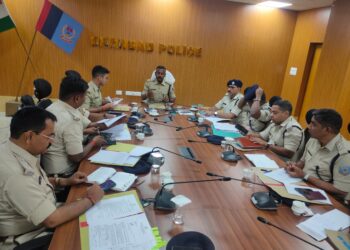 SSP ने आगामी चुनाव को लेकर पुलिस पदाधिकारियों के साथ की समीक्षा बैठक
