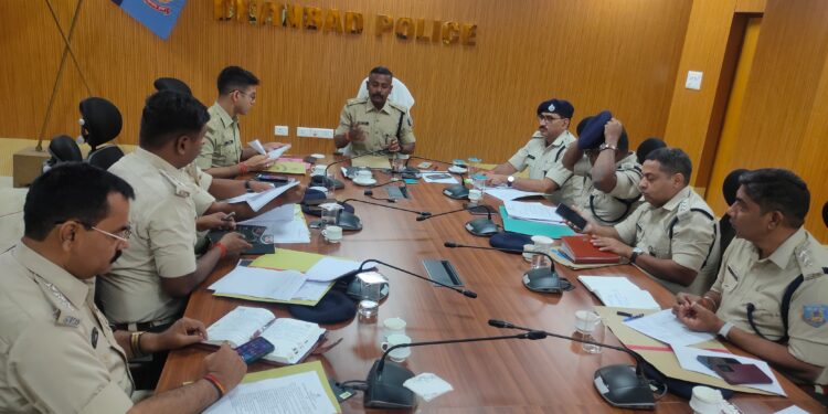SSP ने आगामी चुनाव को लेकर पुलिस पदाधिकारियों के साथ की समीक्षा बैठक