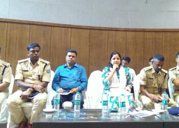 सार्वजनिक व निजी स्थानों से हट जाने चाहिए राजनीतिक दलों के बैनर, पोस्टर, झंडे – उपायुक्त