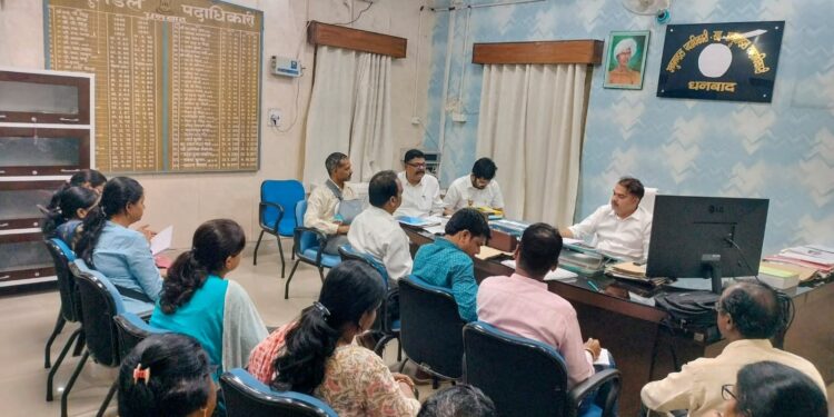 एसडीएम ने की एईआरओ व बीएलओ सुपरवाइजर के साथ बैठक