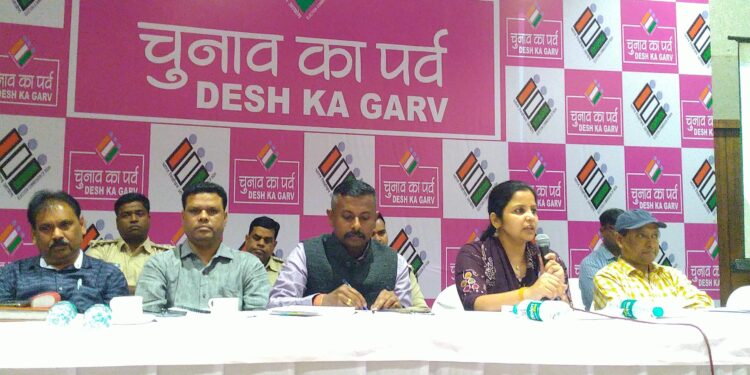 धनबाद में सभी सेक्टर मजिस्ट्रेट एवं सेक्टर पुलिस ऑफीसर को स्वतंत्र, निष्पक्ष एवं त्रुटि रहित तरीके से चुनाव संपन्न कराने का दिया गया प्रशिक्षण