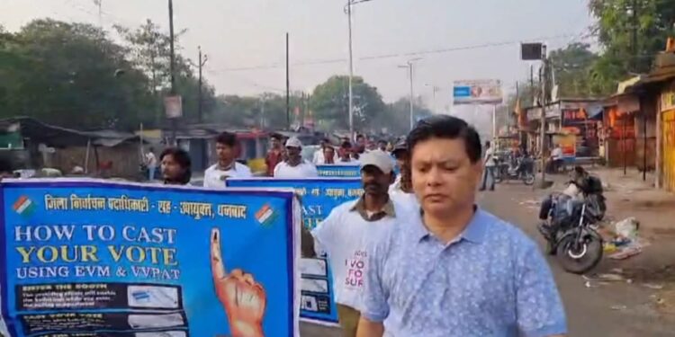 मतदान प्रतिशत को बढ़ाने को लेकर नगर निगम का जागरूकता रैली।