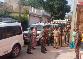 लोकसभा चुनाव: SSP ने किया नक्सल प्रभावित टुंडी के संवेदनशील बूथों का निरीक्षण