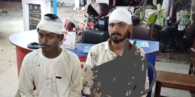 कपड़ा सुखाने को लेकर भिड़े दो पड़ोसी, खूब चले लाठी व डंडे, महिला समेत आधा दर्जन घायल