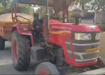 खनन विभाग की कार्रवाई गोल बिल्डिंग के समीप अवैध बालू लदे 4 ट्रैक्टर जब्त