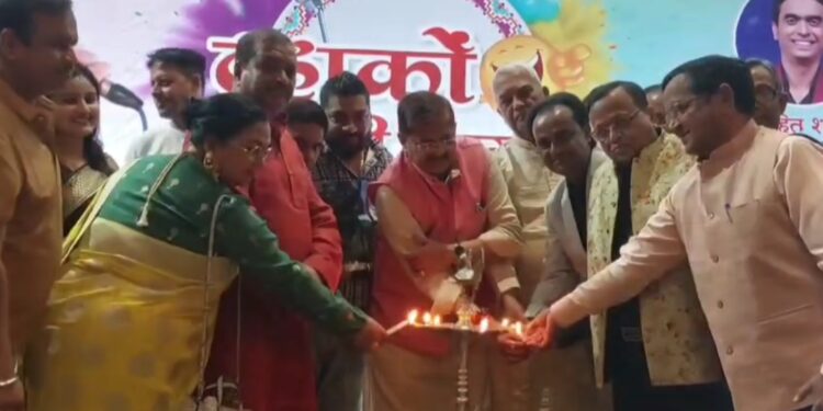 हिंदी साहित्य विकास परिषद की कवि सम्मेलन, ख्याति प्राप्त कवियों ने लोगो को गुदगुदाया
