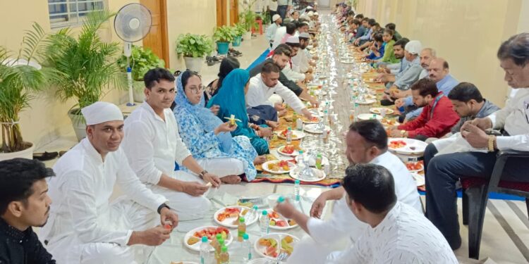 एशियन अस्पताल परिसर में इफ्तार का आयोजन, अच्छे हेल्थ–वेल्थ और अमन चैन की मांगी दुआ