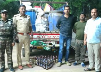 बोकारो के जरीडीह में अंग्रेजी अवैध शराब निर्माण की मिनी फैक्ट्री का उद्भेदन