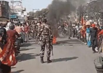 हत्या के आरोपी की पुलिस रिमांड के बाद बिगड़ी तबीयत, अस्पताल ले जाने के क्रम में हुई मौत, पुलिस पर लग रहा पिटाई का  आरोप, विरोध में सड़क जाम और बवाल 