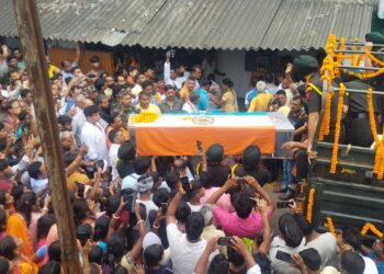 शहीद आर्मी जवान, नायक प्रज्ञानंद सिंह का शव पंहुचा उनके घर, सभी की आंखे थी नम, लगे भारत माता के जयकारे