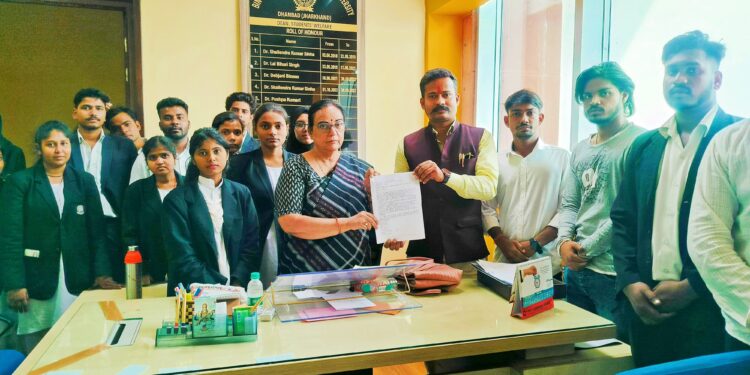 विश्वविद्यालय तथा महाविद्यालय की गलतियां झेल रहे हैं लॉ कॉलेज का छात्र….. एनएसयूआई