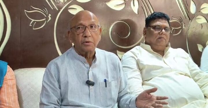 सरयू राय लगातार ढुल्लू महतो पर हैं हमलावर, बोकारो में कहा नोटिस दिए हुए तीन दिन हो गया ……