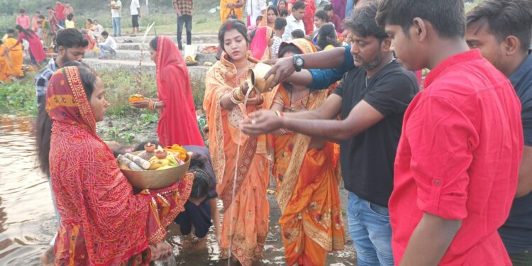 उगते हुए सूर्य को अर्घ्य के साथ महापर्व चैती छठ का हुआ समापन