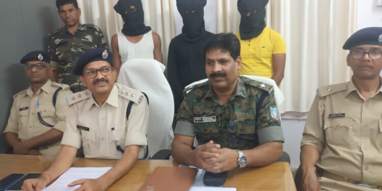 जामताड़ा साइबर पुलिस ने 3 साइबर अपराधी को  रंगे हाथ किया गिरफ्तार, मोबाइल, सिम सहित अन्य सामान बरामद