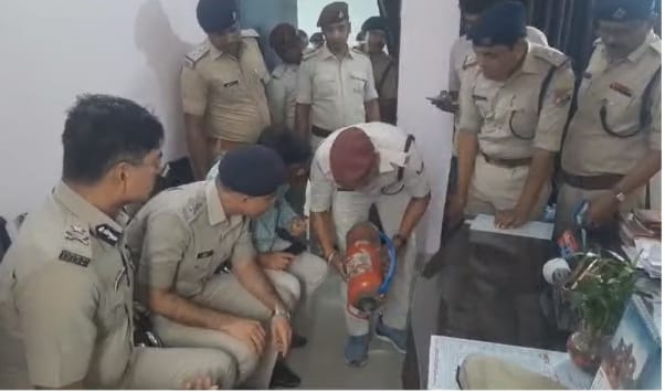मुजफ्फरपुर जंक्शन पर श्रमिक एक्सप्रेस में अग्निशमन यंत्र विस्फोट से RPF जवान की मौत