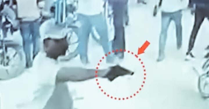 दुकानदार मांग पैसा तो अपराधियों ने चला दी गोली, घटना सीसीटीवी में कैद