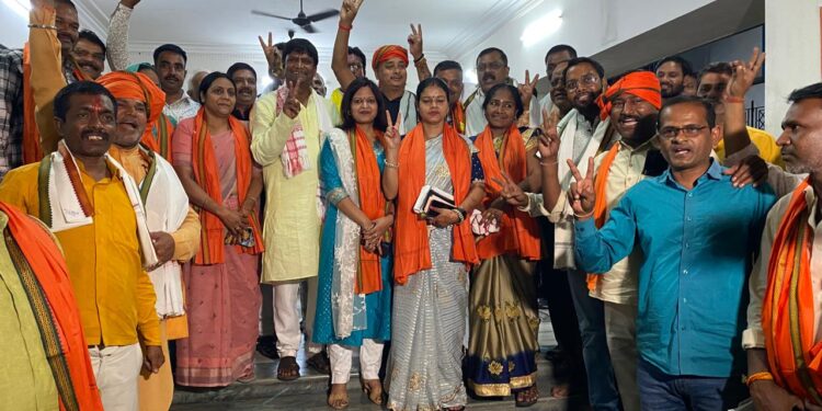 भाजपा के लोकसभा प्रत्याशी ढुल्लू महतो का 35 पार्षदों ने दिया समर्थन, जिताने का लिया संकल्प