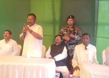 दुमका लोकसभा के जेएमएम प्रत्याशी नलिन सोरेन पहुंचे जामताड़ा कार्यकर्ताओ के साथ की बैठक