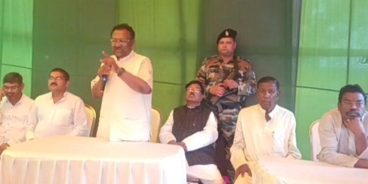 दुमका लोकसभा के जेएमएम प्रत्याशी नलिन सोरेन पहुंचे जामताड़ा कार्यकर्ताओ के साथ की बैठक