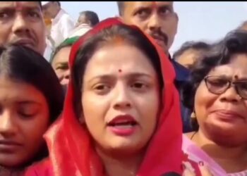 कांग्रेस प्रत्याशी की घोषणा के बाद अनुपमा सिंह ने धनबाद में किया जनसंपर्क, भाजपा प्रत्याशी पर बोली हमला