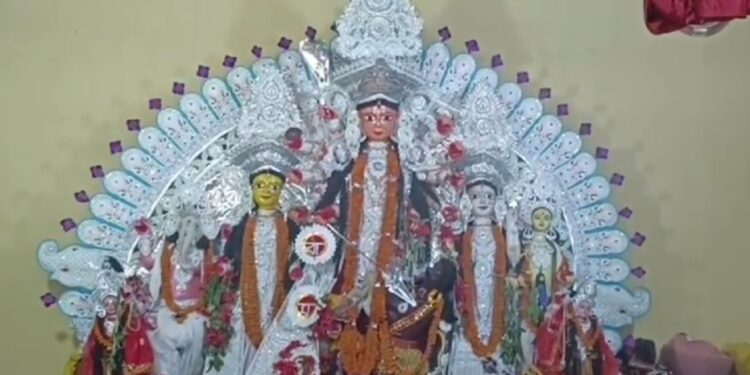 बाघमारा के झगराही गाँव मे ब्राह्मण परिवार कर रहे 300 साल से चैती वैष्णवी दुर्गा पूजा,धूलु महतो और मथुरा महतो ने भी लिया आशीर्वाद
