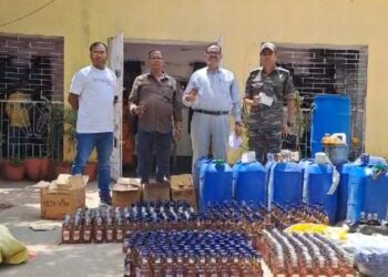 निरसा में उत्पाद विभाग की छापेमारी, नकली शराब फैक्ट्री का उद्भेदन, संचालक विकाश शहनी फरार
