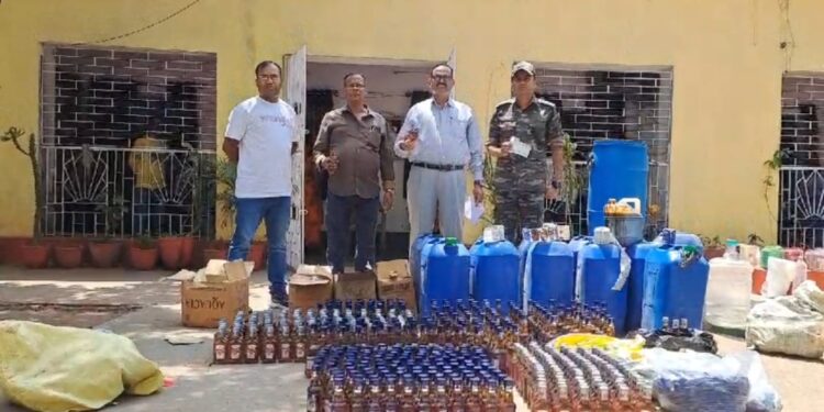 निरसा में उत्पाद विभाग की छापेमारी, नकली शराब फैक्ट्री का उद्भेदन, संचालक विकाश शहनी फरार