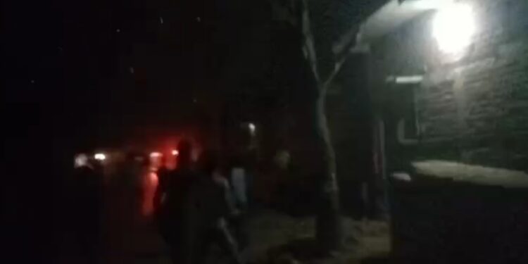 धनबाद में अवैध बालू माफिया का बढ़ा है मनोबल, निरसा के बेजडा घाट पर छापेमारी करने गई खनन टीम पर हमला, बनाया बंधक