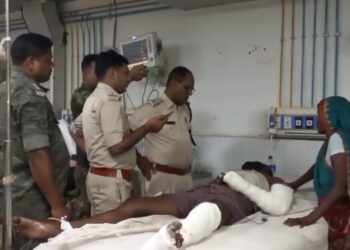 भाजपा प्रत्याशी ढुल्लू महतो समर्थक और भाजपा नेत्री रागिनी सिंह समर्थक में मारपीट, मेंशन समर्थक युवक गंभीर रूप से घायल