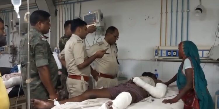 भाजपा प्रत्याशी ढुल्लू महतो समर्थक और भाजपा नेत्री रागिनी सिंह समर्थक में मारपीट, मेंशन समर्थक युवक गंभीर रूप से घायल