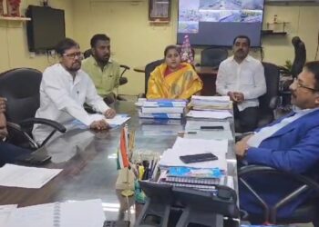 भाजपा नेत्री सह जनता श्रमिक संघ नेत्री रागिनी सिंह जनता की समस्या को लेकर मिली BCCL C से