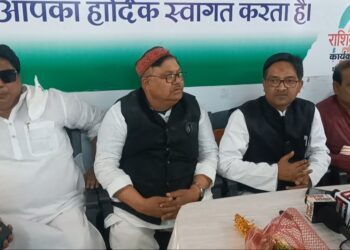 कांग्रेस के नाराज अल्पसंख्यक नेताओ को मनाने धनबाद पंहुचे प्रदेश कार्यकारी अध्यक्ष  सहजदा अनवर, सूबे में एक भी टिकट नहीं मिलने से थी नाराजगी