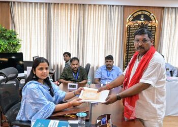 मासस लोकसभा प्रत्याशी जगदीश रवानी धनबाद सीट से किया नामांकन